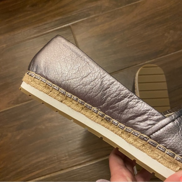 Kenneth Cole Cara Silver Espadrilles Size 9.5 - Picture 4 of 7
